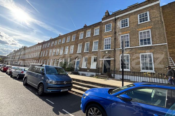  top floor conversion boasts stylish decor throughout and an abundance of light Surrey Square, Elephant & Castle